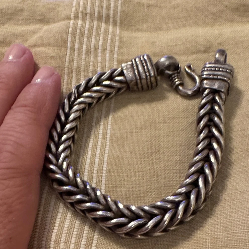 Elegant Silver Women's Bracelet - Picture 2 of 12